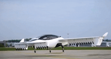 Taxi bay cua Duc bay thanh cong chuyen dau tien hinh anh