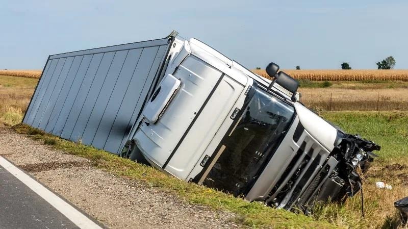 Nhung vu lat xe ‘khoc do, meu do’ hinh anh