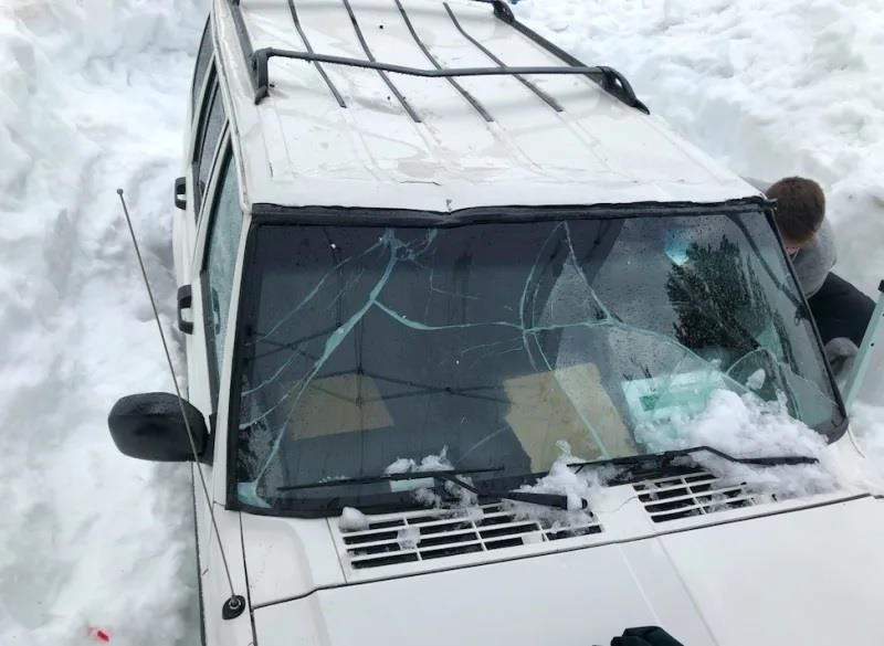 Oto bi vui sau 3 met duoi tuyet trong 4 thang anh 7