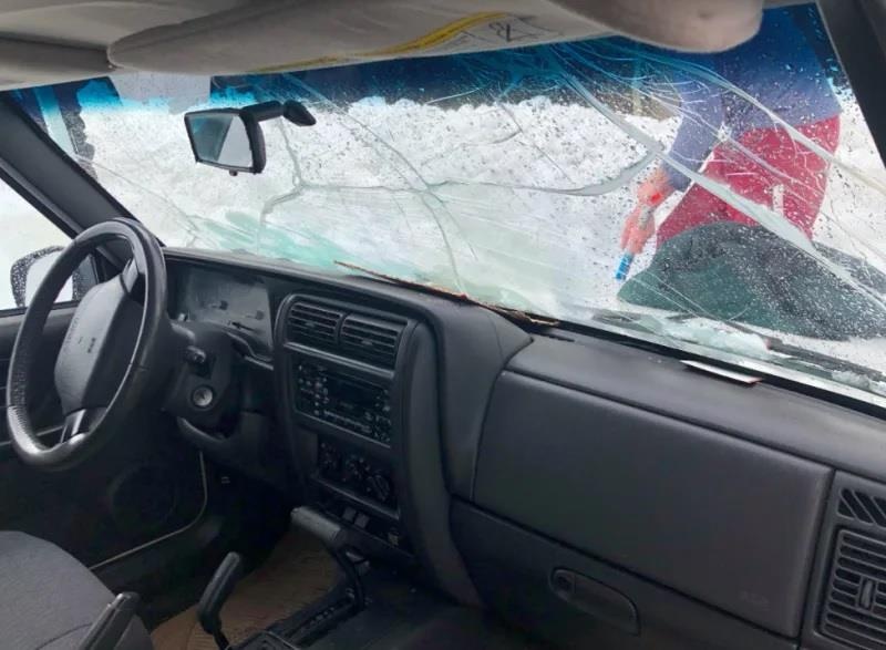 Oto bi vui sau 3 met duoi tuyet trong 4 thang anh 9