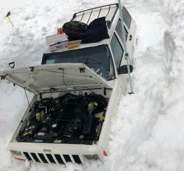 Oto bi vui sau 3 met duoi tuyet trong 4 thang anh 3