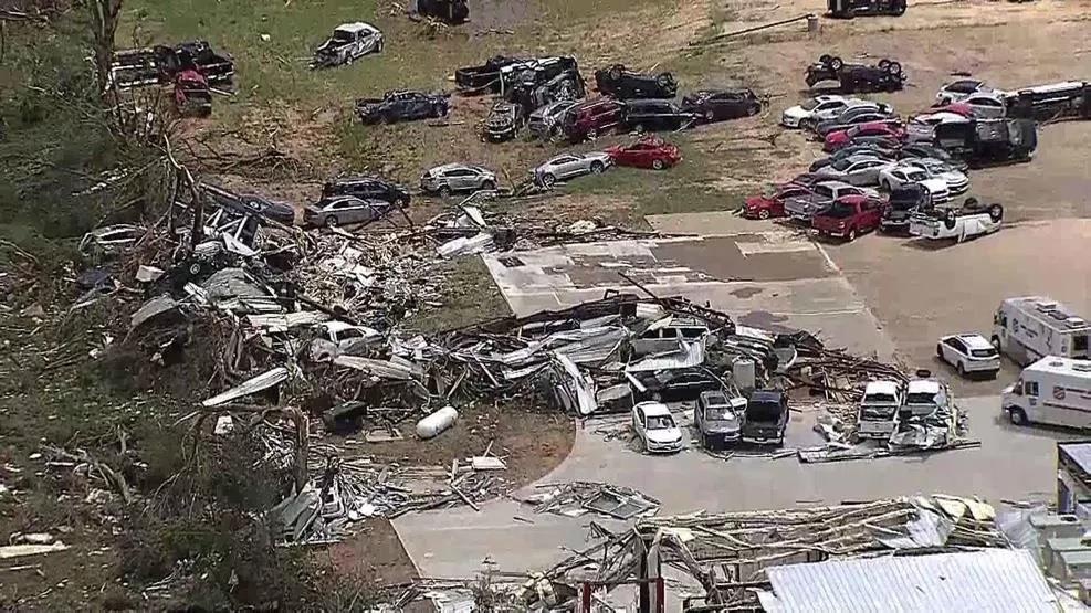 bao lon pha huy hang tram oto anh 2