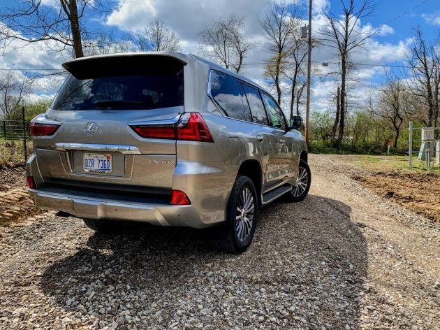 danh gia LX 570 2019 anh 3