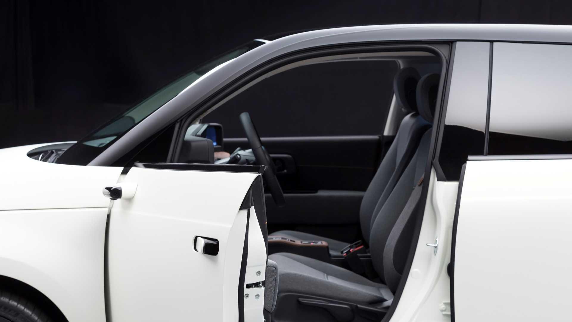 camera chieu hau tren xe dien Honda E anh 4