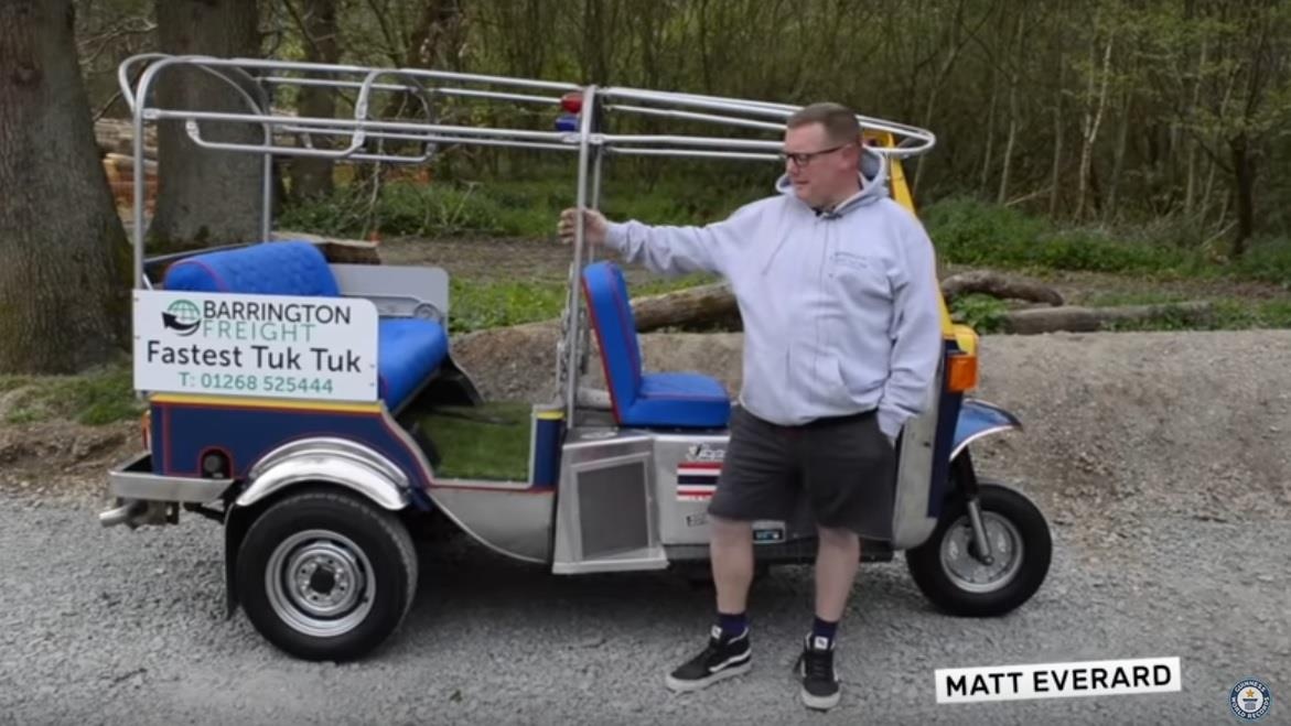 tuk tuk dat toc do ky luc 120 km/h anh 1