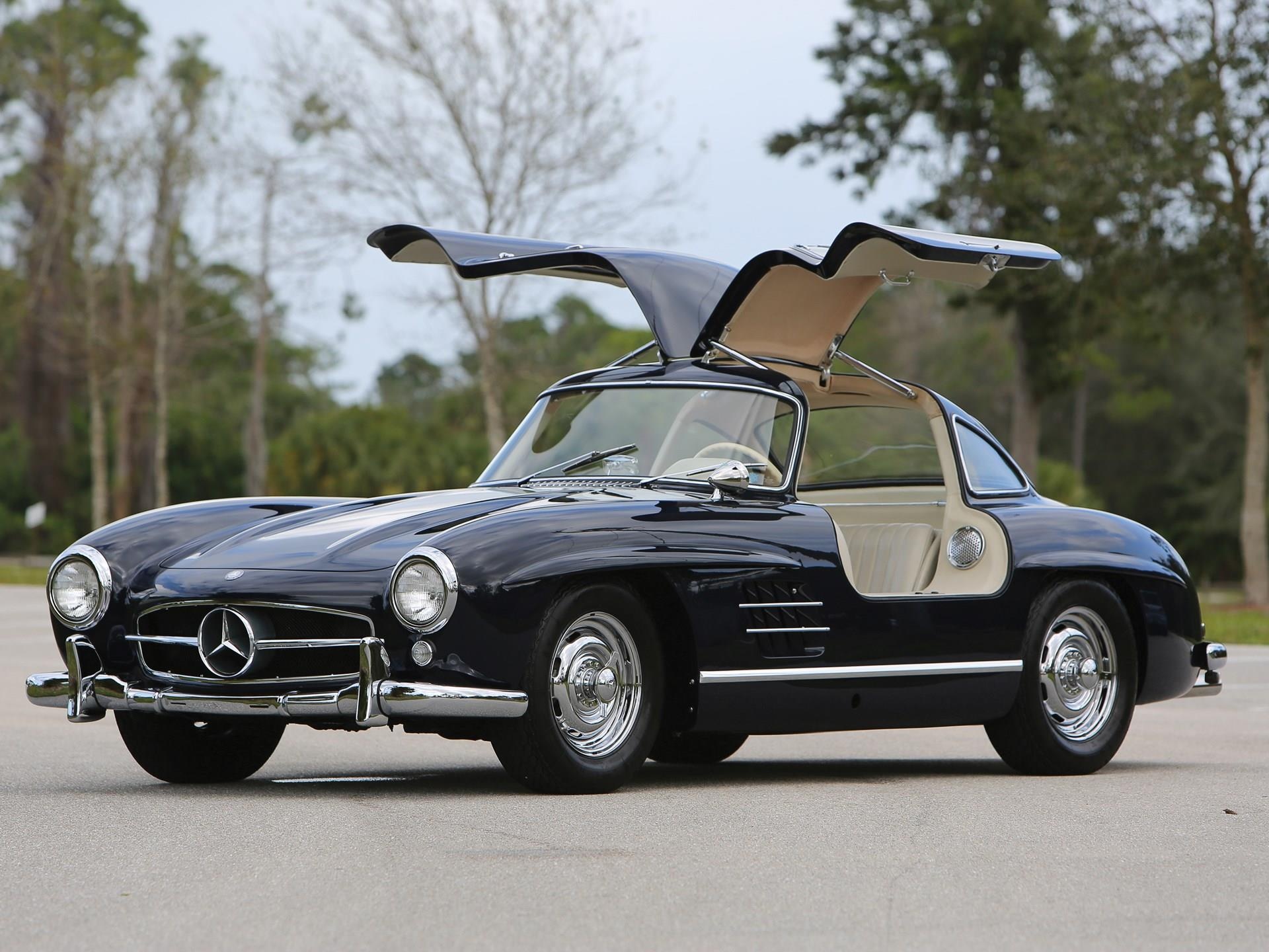 Xe co Mercedes 300SL Gullwing doi 1956 gia 'so dep' 1.234.567 USD hinh anh