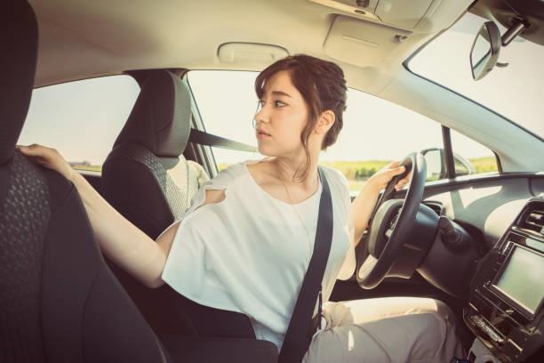 Nu tai xe bi phat vi qua xinh dep hinh anh