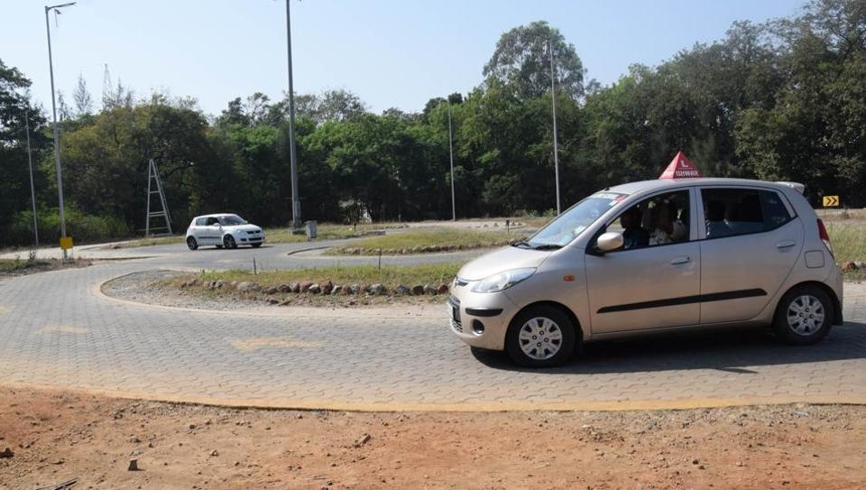 trượt sát hạch vì chỉ biết lái xe số tự động ảnh 2 truot sat hach vi chi biet lai xe so tu dong anh 2