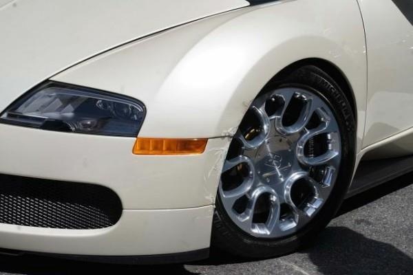 siêu xe Bugatti mất giá thảm sau va chạm  ảnh 2 sieu xe Bugatti mat gia tham sau va cham anh 2