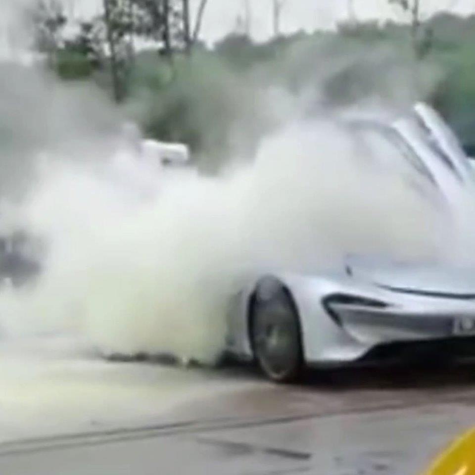 sieu xe 2, 3 trieu USD boc khoi nghi ngut anh 1