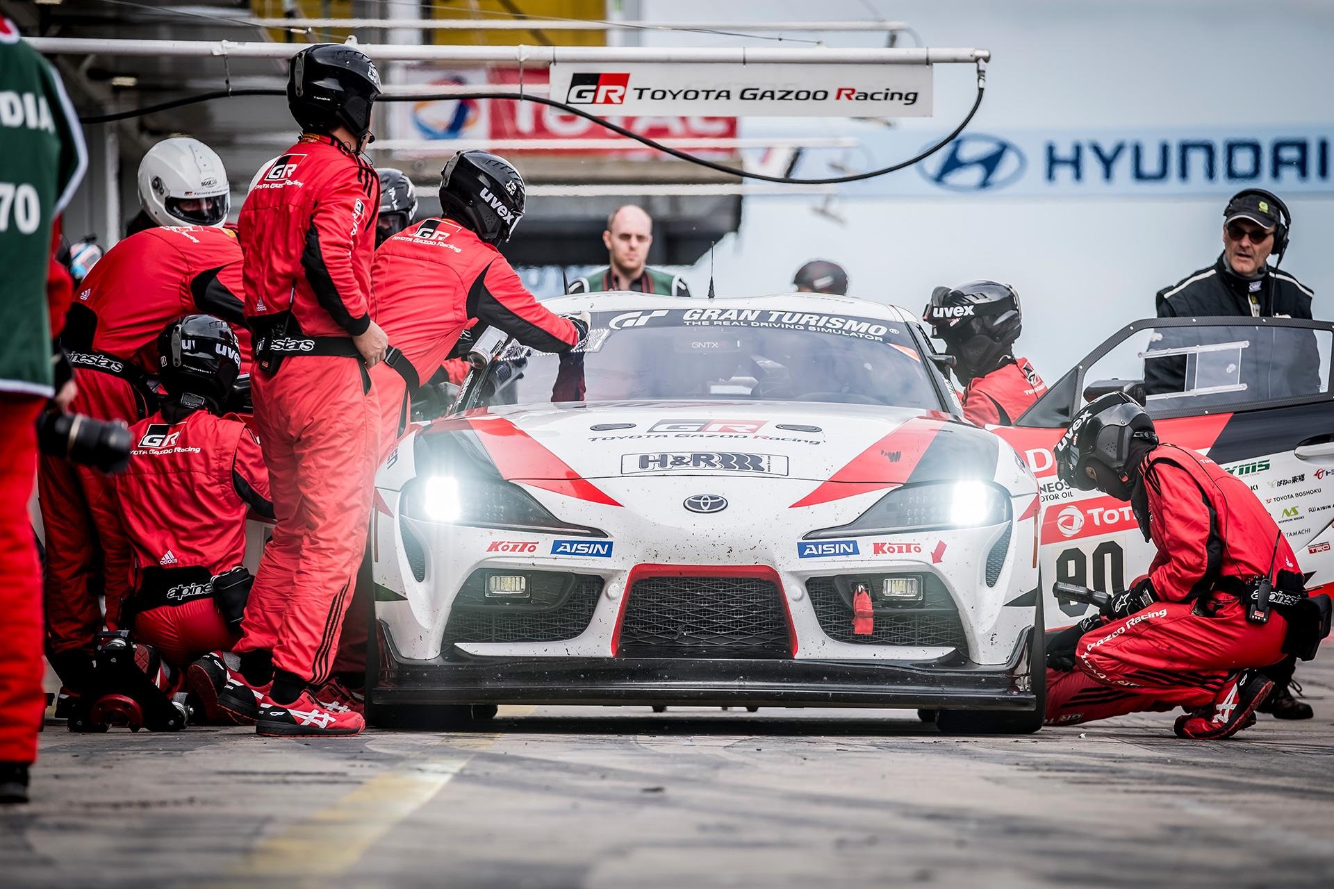 chu tich Toyota dua xe anh 1