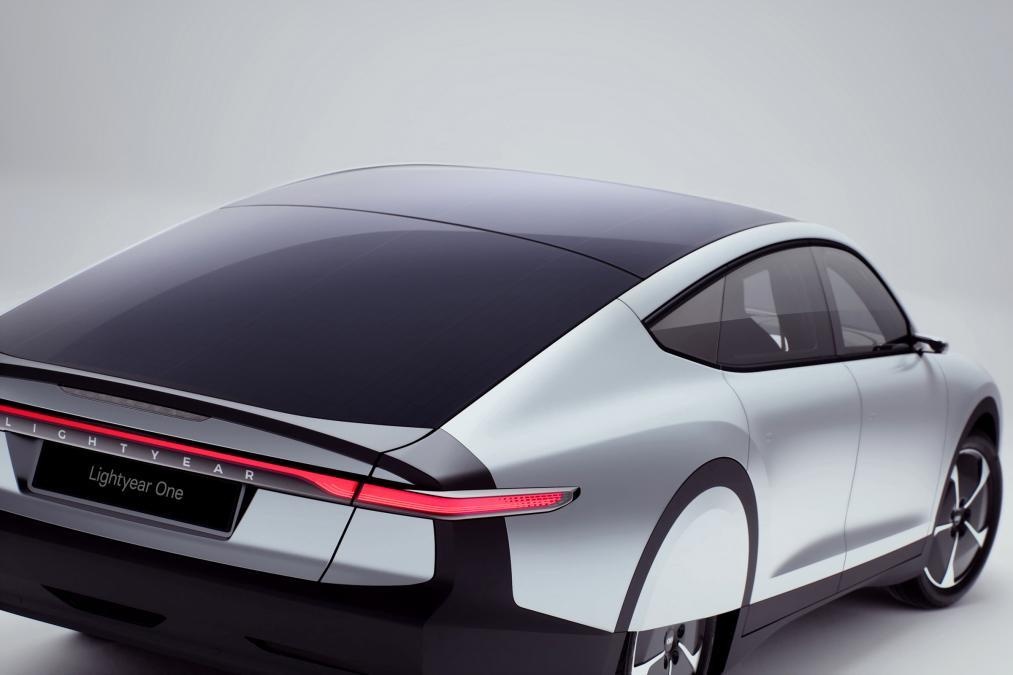 oto chay bang nang luong mat troi anh 4