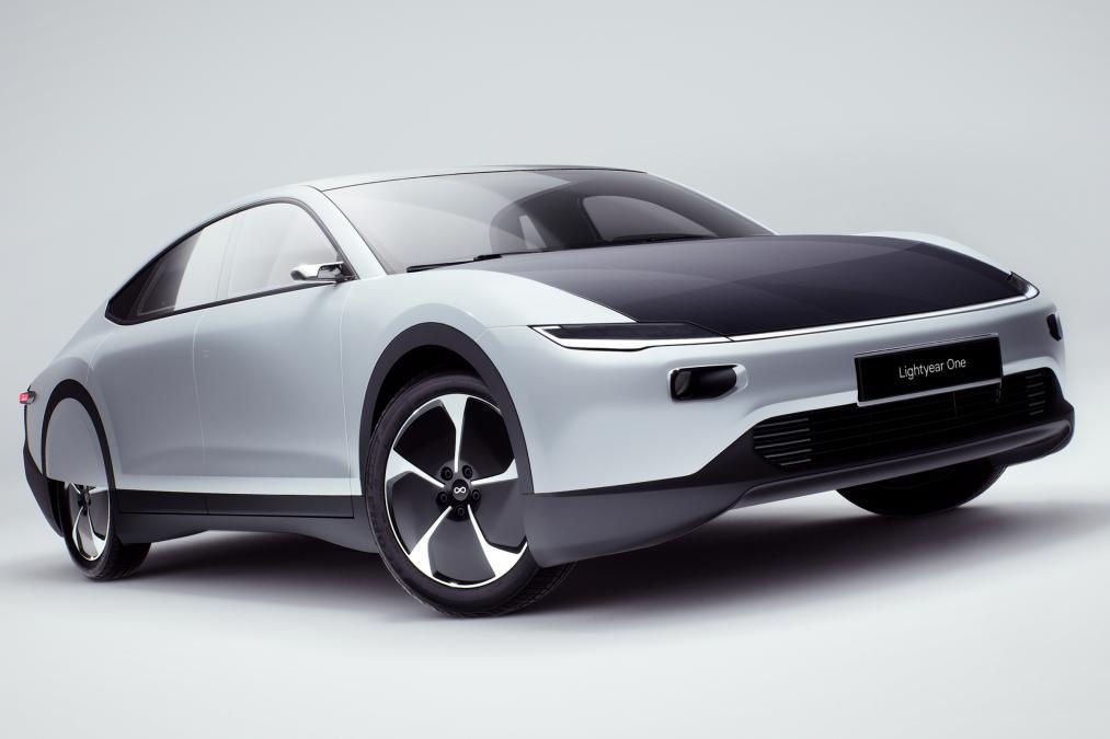 oto chay bang nang luong mat troi anh 1