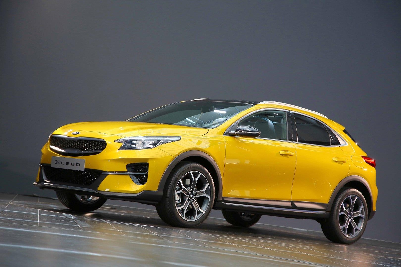 Crossover co nho Kia XCeed moi gia dat ngang Kia Sportage hinh anh