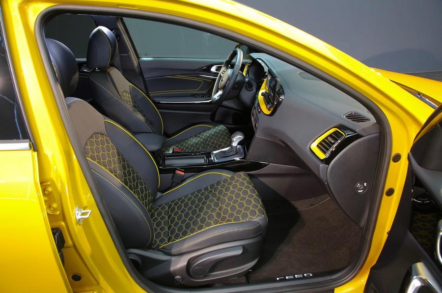 gia ban Kia XCeed moi tai Anh anh 5