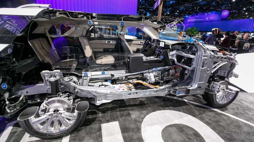 So gia cao, Ford khong dung khung gam nhom cho Explorer 2020 hinh anh