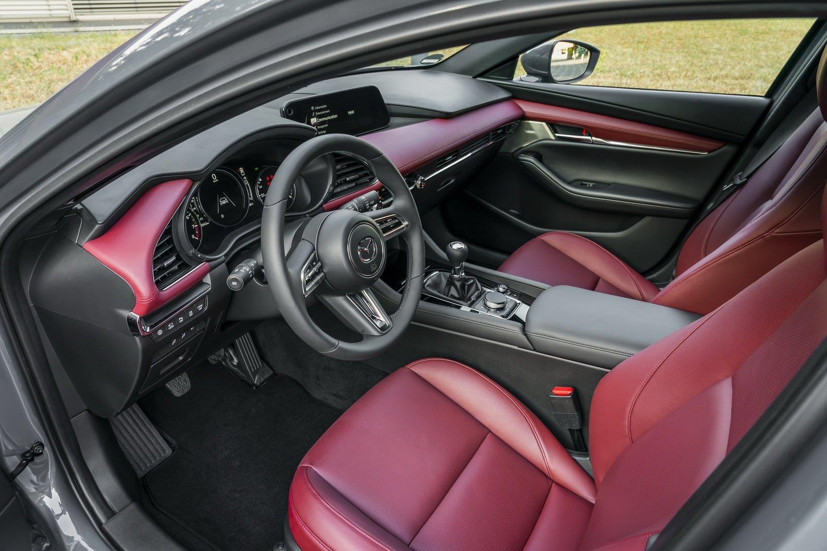 Mazda 3 SkyActiv-X ra mắt ảnh 4 Mazda 3 SkyActiv-X ra mat anh 4