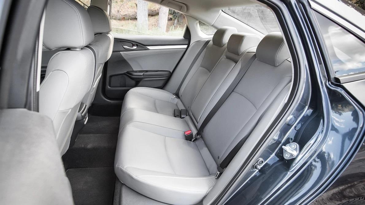 so sánh Toyota Corolla XSE 2020 và Honda Civic Touring 2019 ảnh 11 so sanh Toyota Corolla XSE 2020 va Honda Civic Touring 2019 anh 11