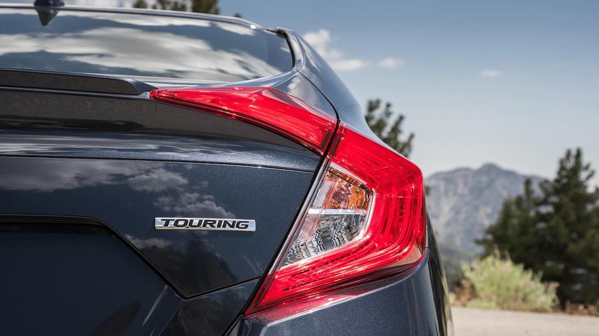 so sánh Toyota Corolla XSE 2020 và Honda Civic Touring 2019 ảnh 6 so sanh Toyota Corolla XSE 2020 va Honda Civic Touring 2019 anh 6