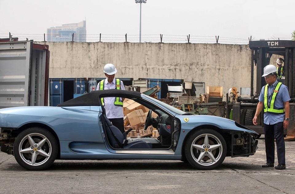 Ferrari 360 Spider bị máy xúc nghiền nát ảnh 2 Ferrari 360 Spider bi may xuc nghien nat anh 2