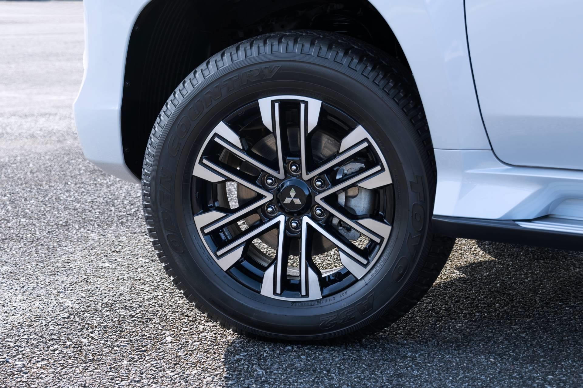 Pajero Sport 2020 ra mat tai Thai Lan anh 6