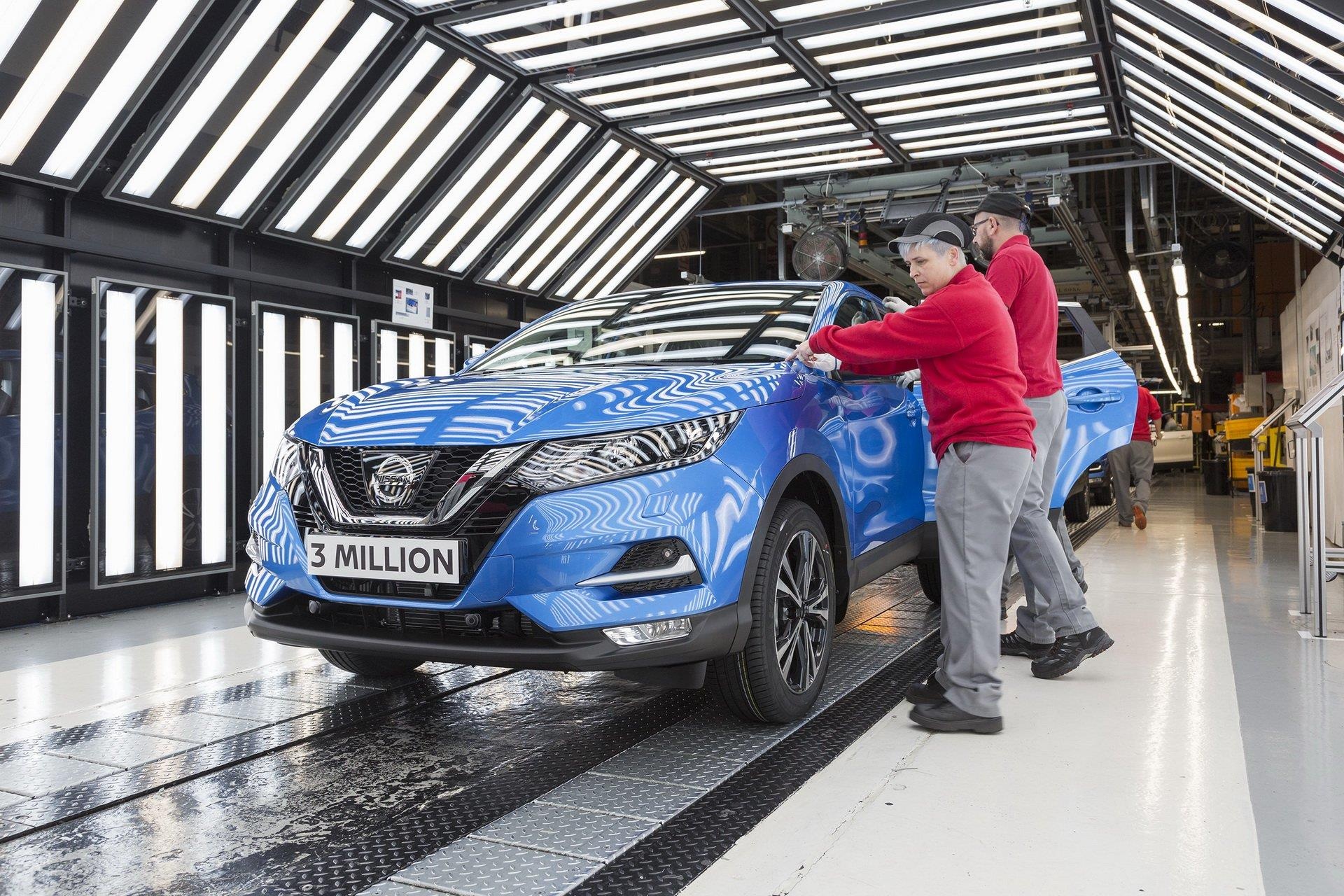 De che Nissan lui tan, sa thai 12.500 nhan cong, loi nhuan giam 95% hinh anh