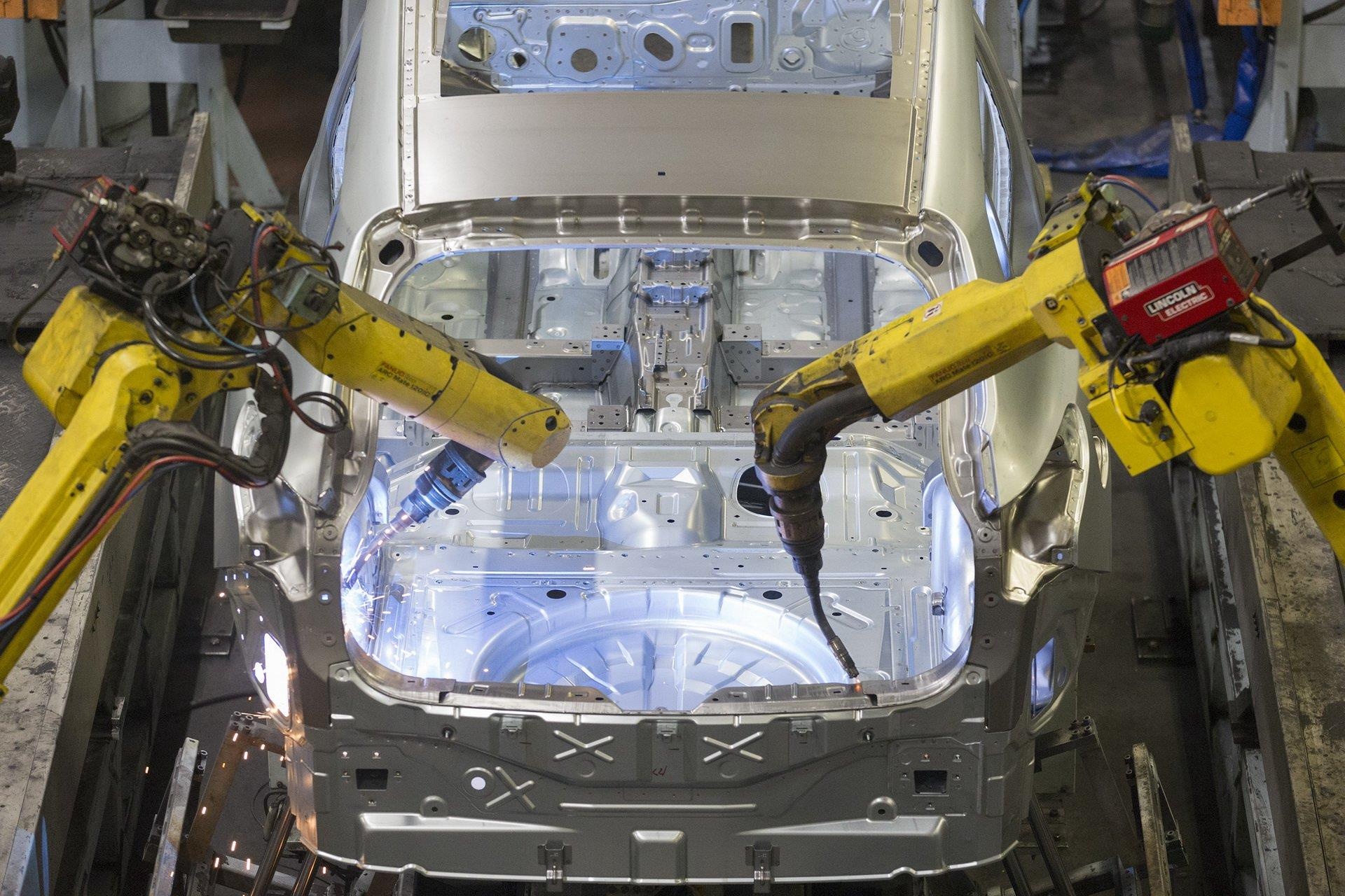 Nissan sa thai 12.500 nhan cong anh 4