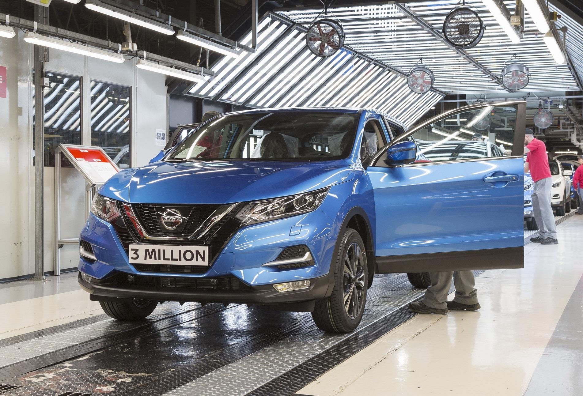 Nissan sa thai 12.500 nhan cong anh 6