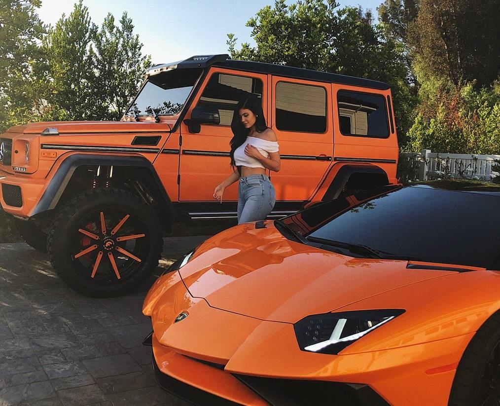 Kylie Jenner chiếm chỗ đậu xe của người khuyết tật ảnh 3 Kylie Jenner chiem cho dau xe cua nguoi khuyet tat anh 3