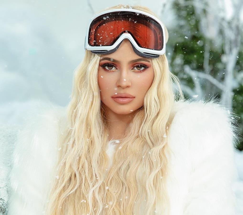 Kylie Jenner chiếm chỗ đậu xe của người khuyết tật ảnh 2 Kylie Jenner chiem cho dau xe cua nguoi khuyet tat anh 2