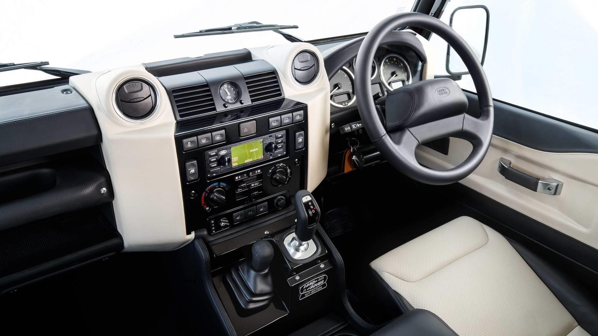 Land Rover Defender được nâng cấp mới ảnh 7 Land Rover Defender duoc nang cap moi anh 7