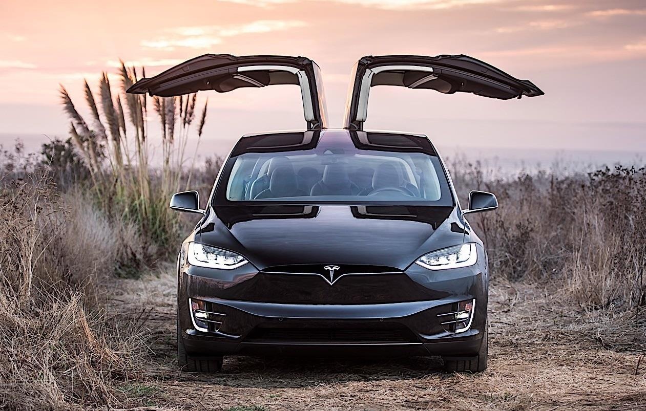 Co moi noi cu, Tesla khien khach hang phan no hinh anh