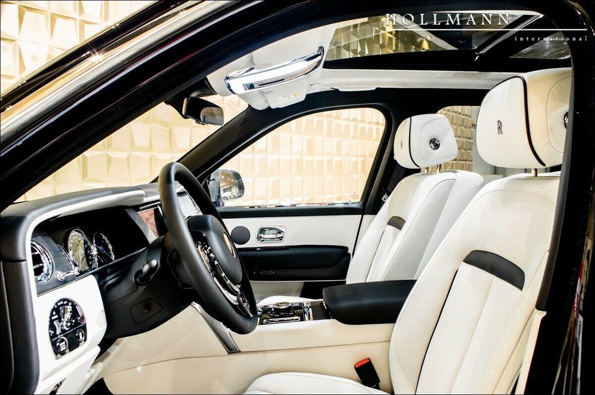 Rolls-Royce Cullinan ban do cho ty phu anh 3