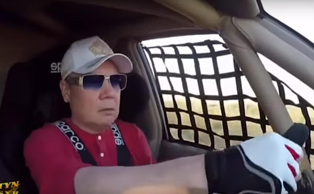 Man drift cua Tong thong Turkmenistan quanh ‘Cong Dia nguc’ hinh anh