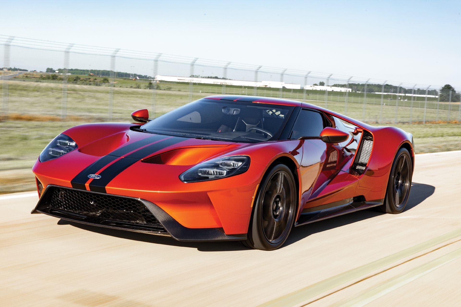 Ford GT 2017 moi di 643 km, ban lai thu lai 1 trieu USD hinh anh