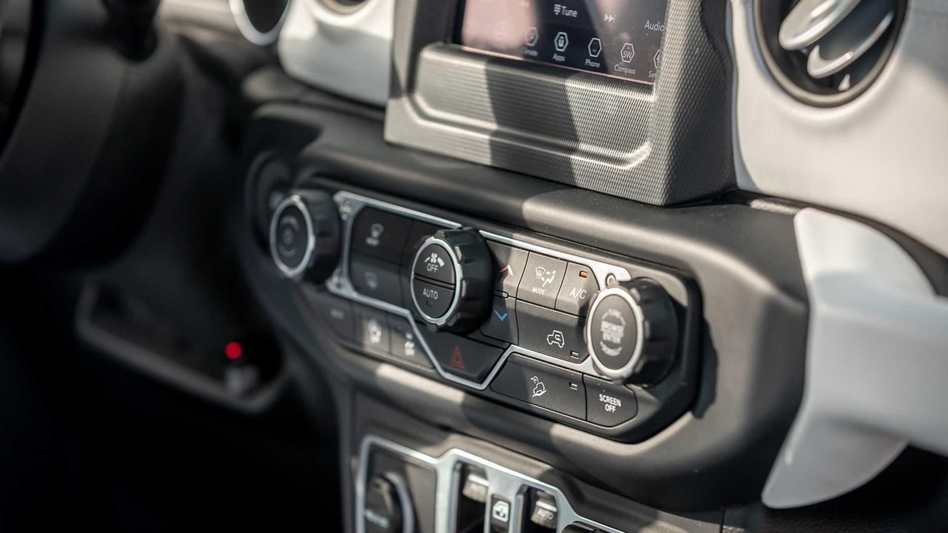 Rezvani Tank 2020 chinh thuc ra mat anh 9