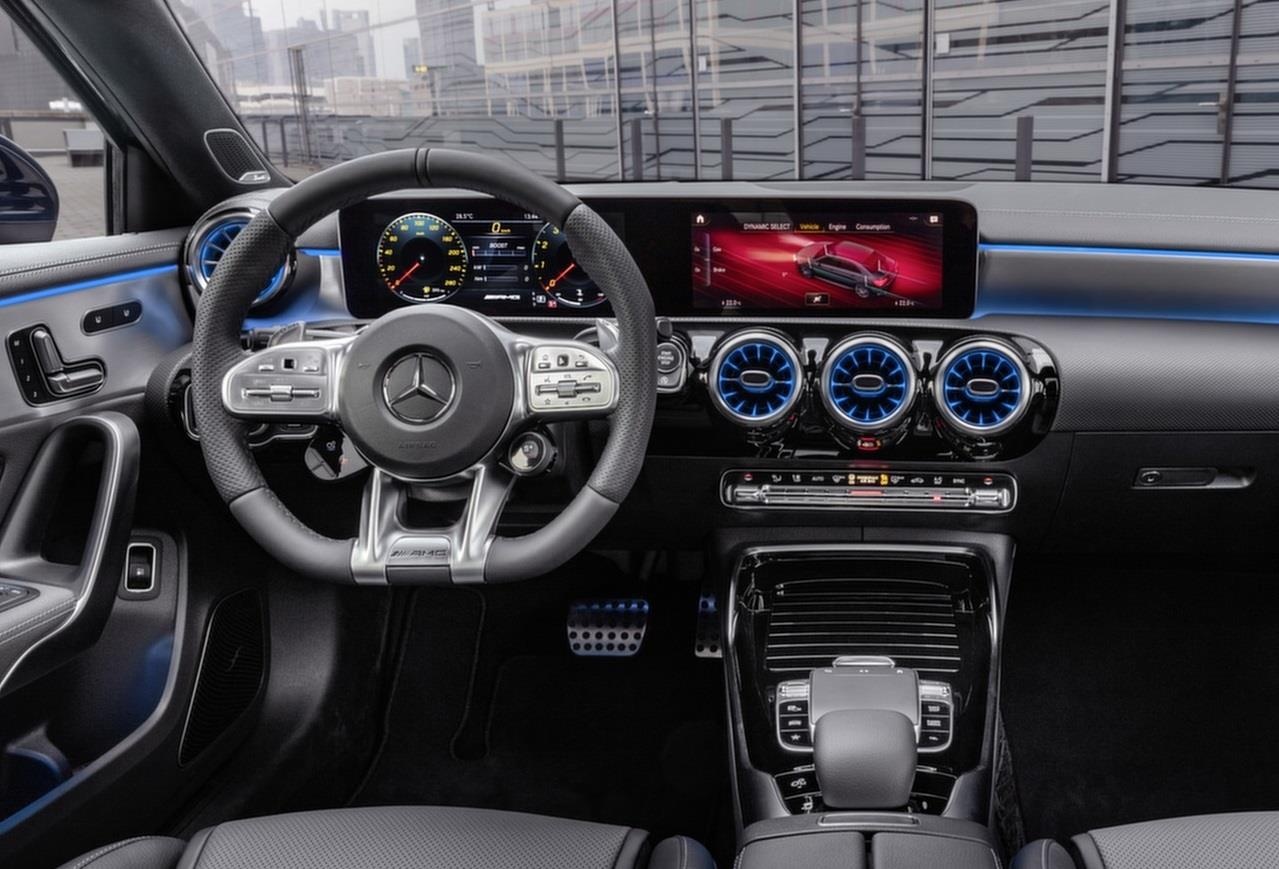 Mercedes-AMG A35 gia cao bat ngo anh 7