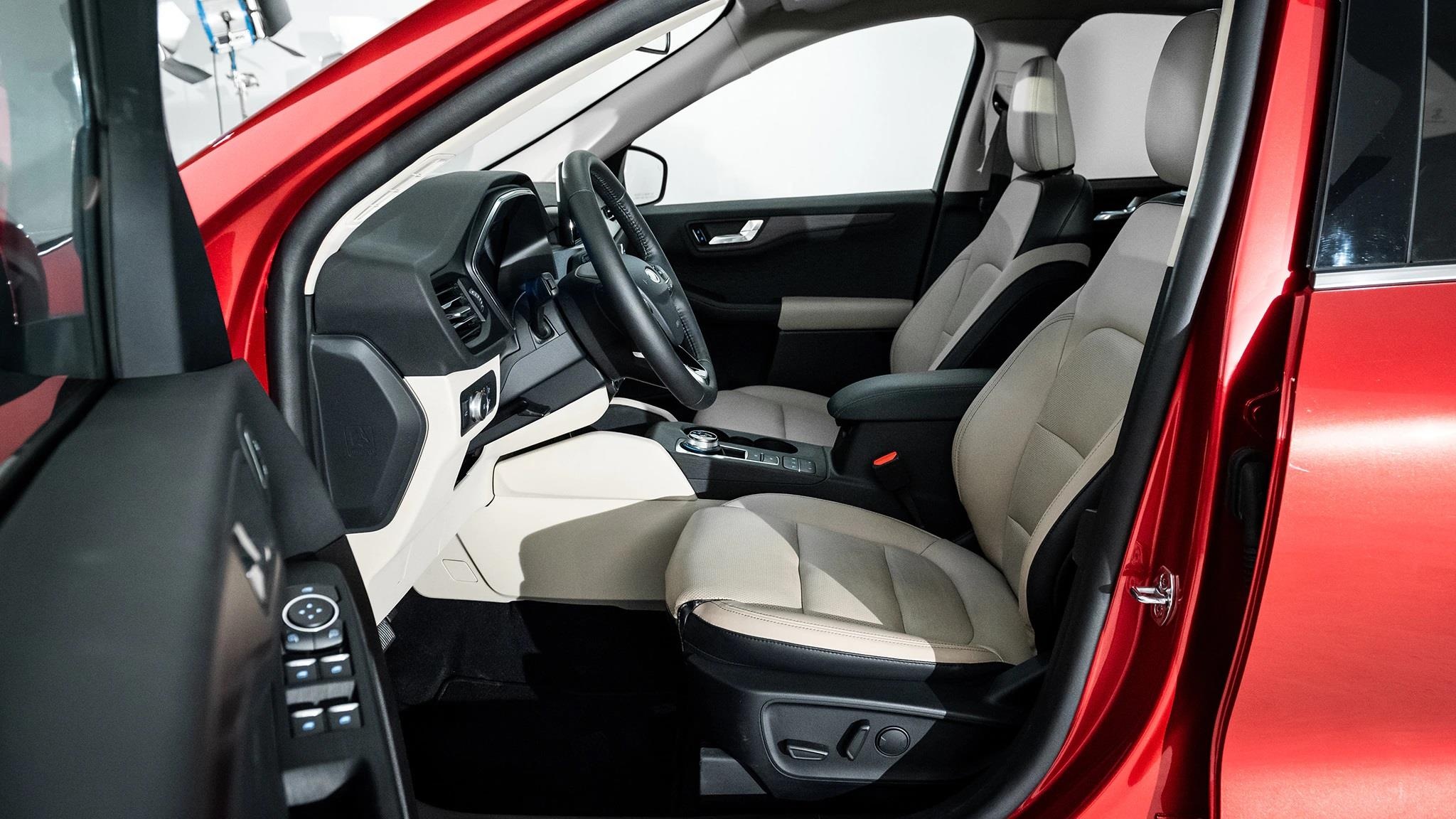 Ford Escape 2020 lay cam hung tu moto BMW anh 4