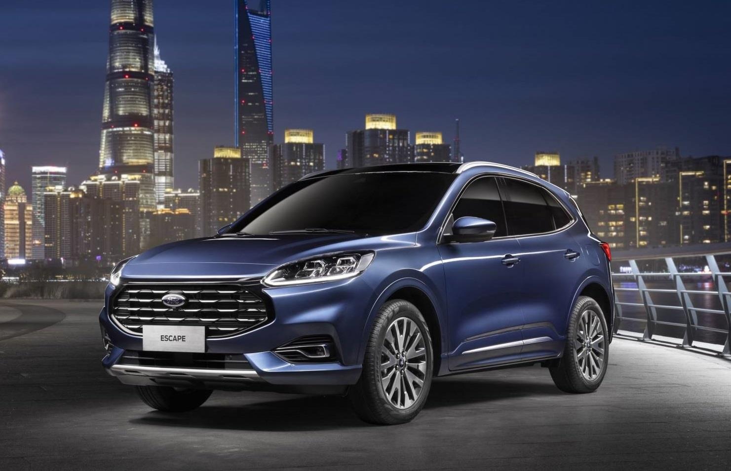 Ford Escape 2020 lay cam hung tu moto BMW anh 1