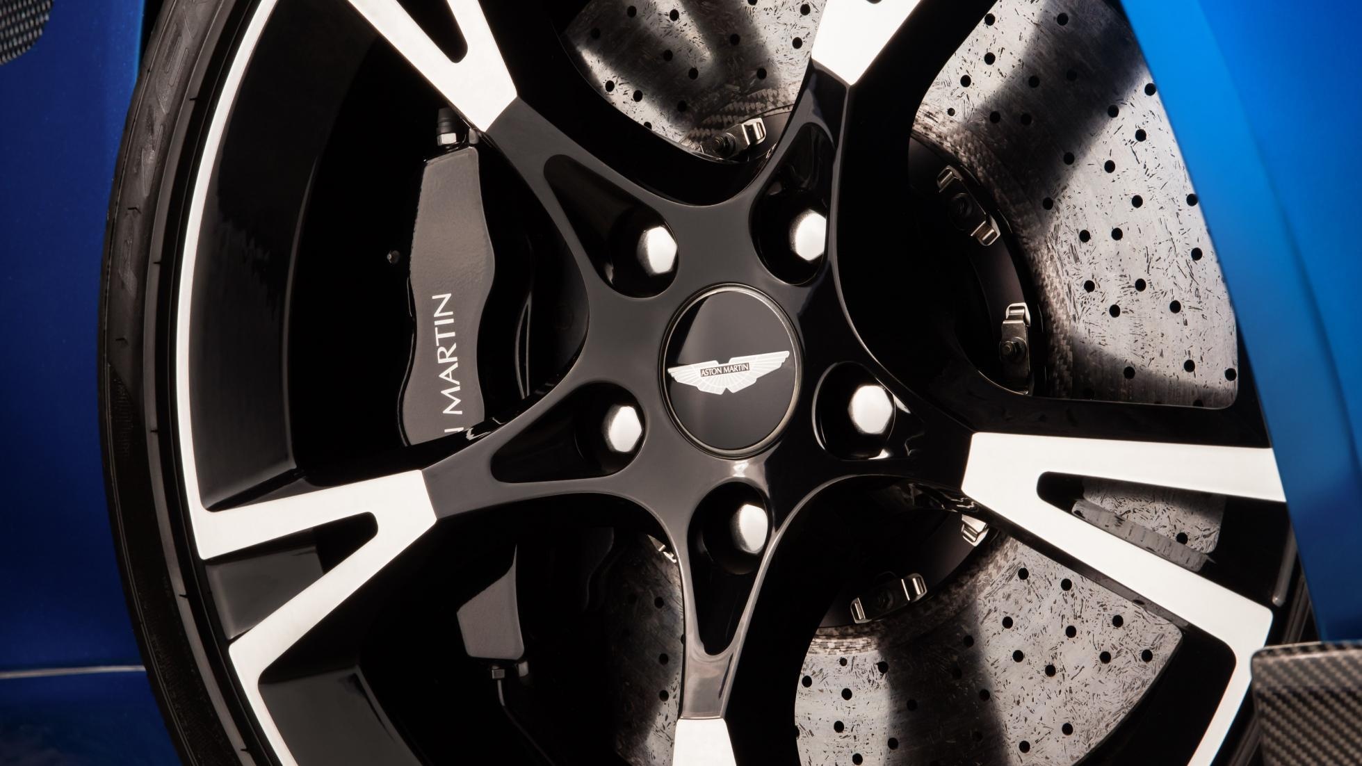 Aston Martin mat hop dong 26 trieu USD vi bieu tinh anh 5