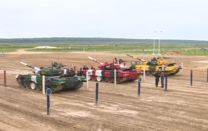 Toc do ky luc cua xe tang Nga hinh anh