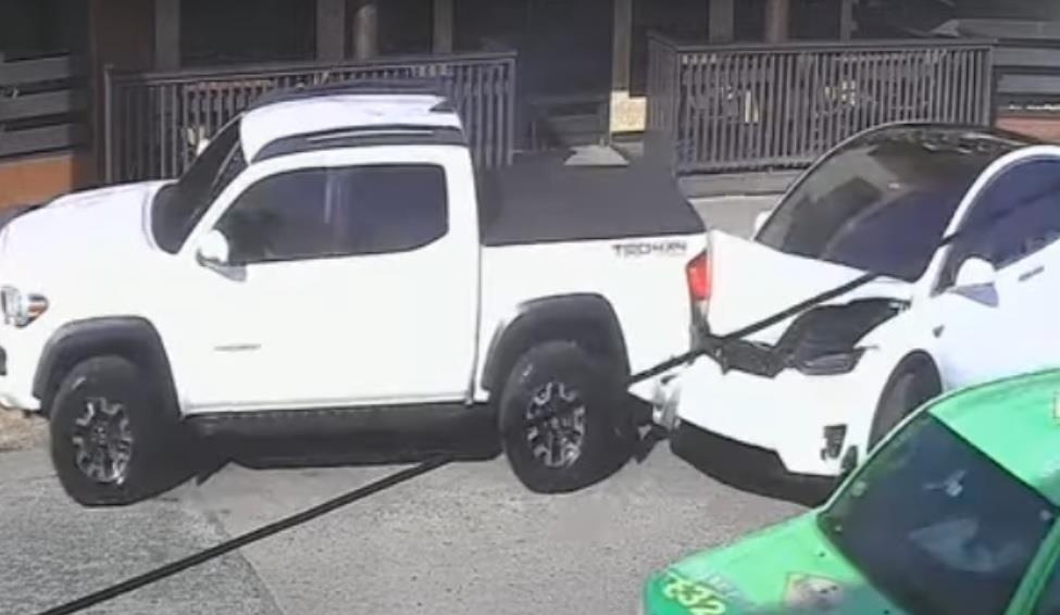 Tesla Model X dot nhien mat lai hinh anh