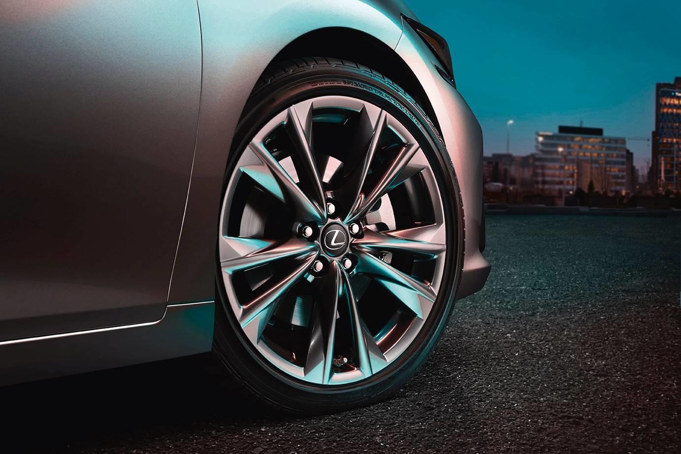 Lexus ES 300h F Sport sap ban ra thi truong anh 5