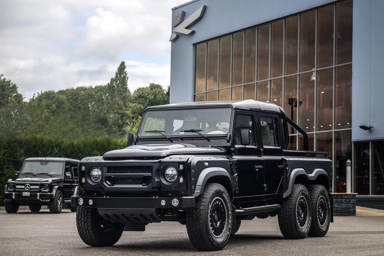 Land Rover Defender Flying Huntsman 6×6 gia 300.000 USD anh 1