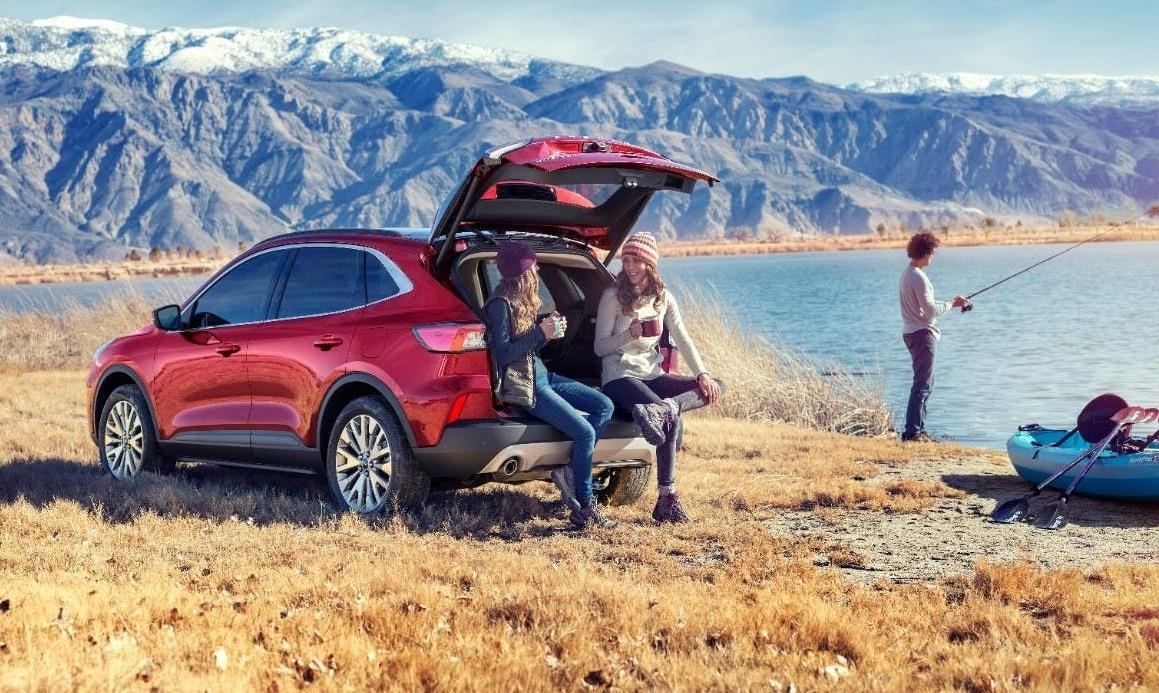 Ford tich hop may chieu phim vao cop xe, tu ban tai toi crossover hinh anh