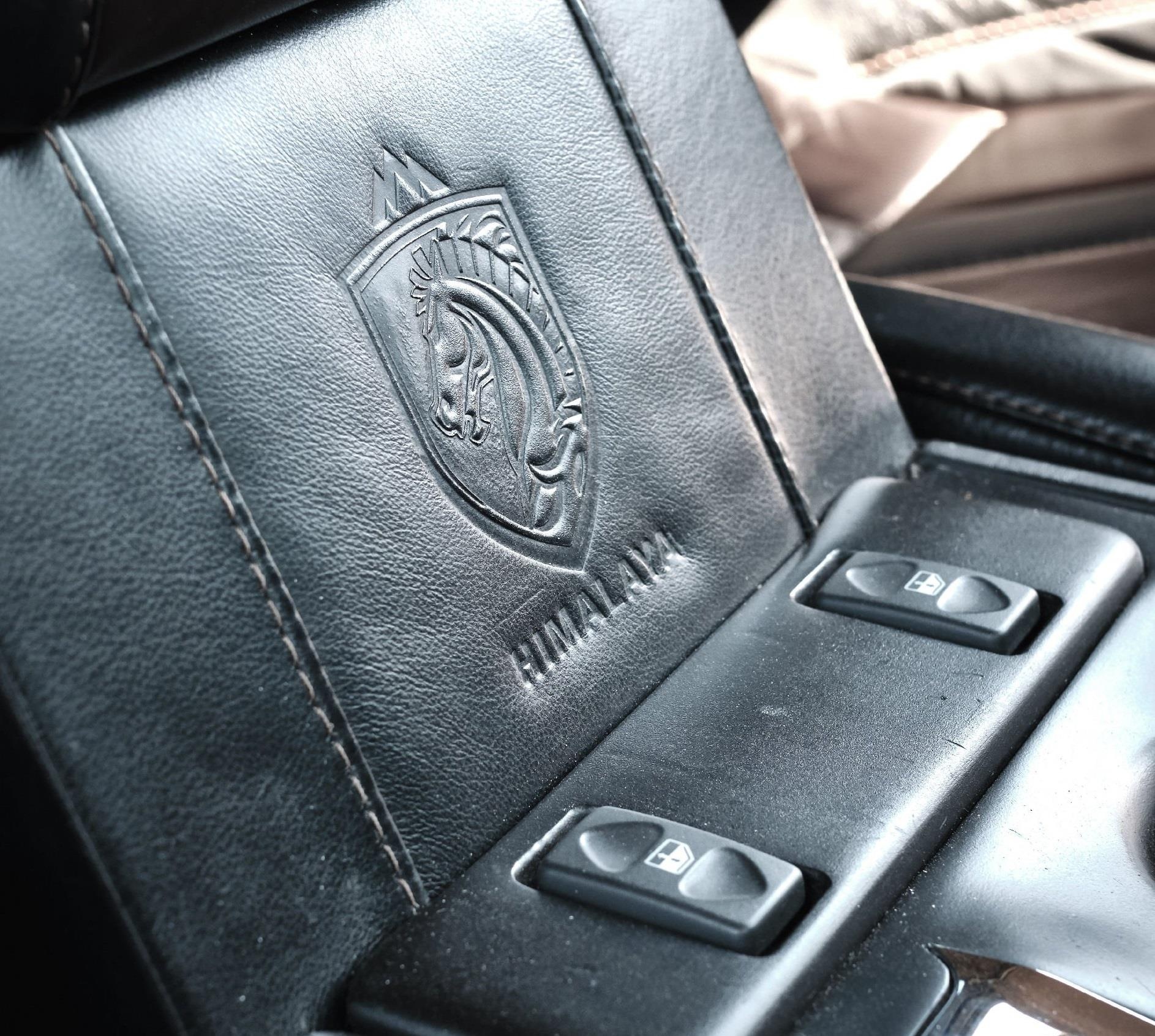 ban do Land Rover Defender an theo James Bond anh 5