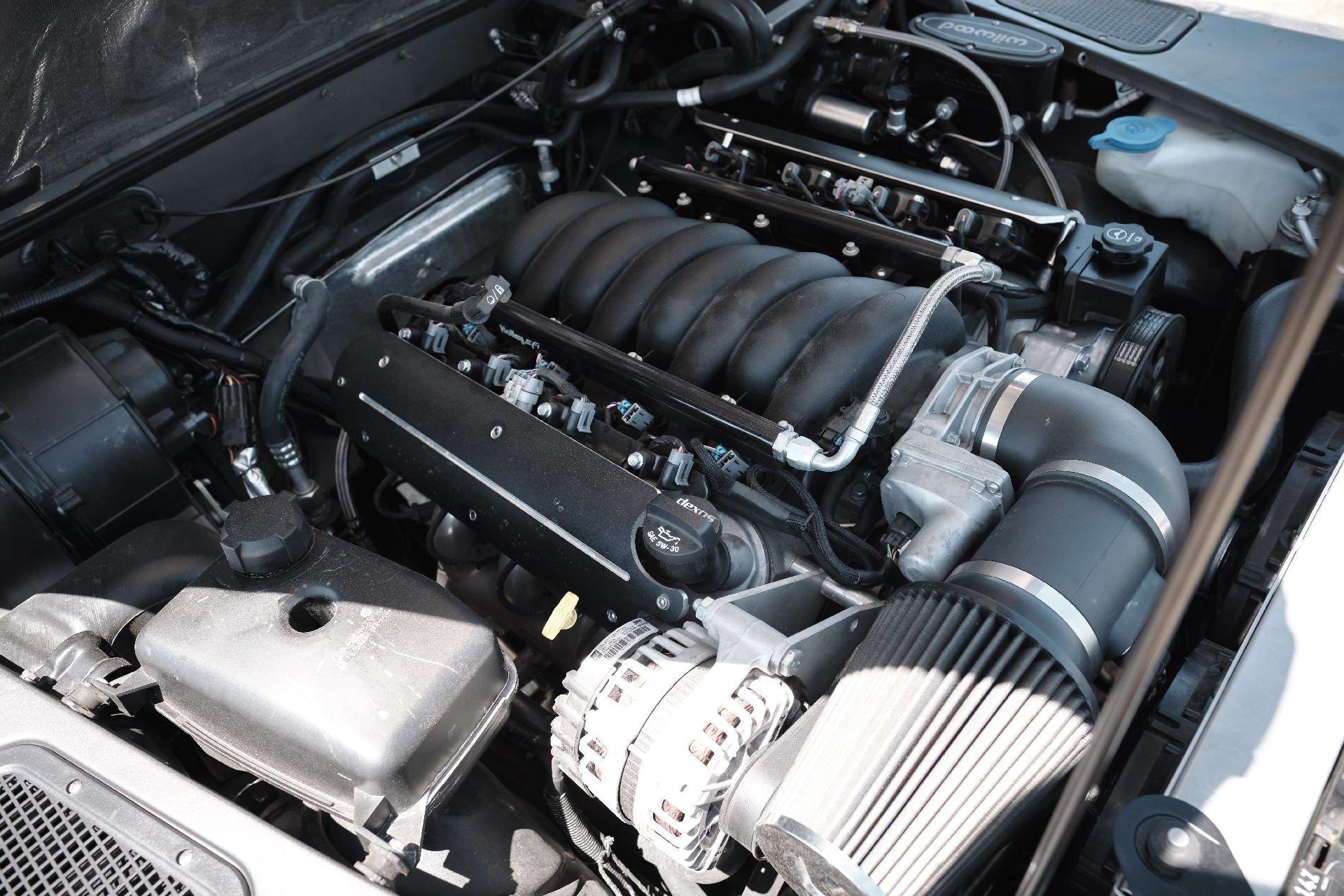 ban do Land Rover Defender an theo James Bond anh 2