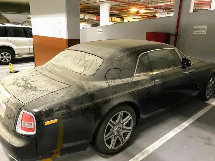 xe sang Rolls Royce bi bo hoang o Dubai anh 4