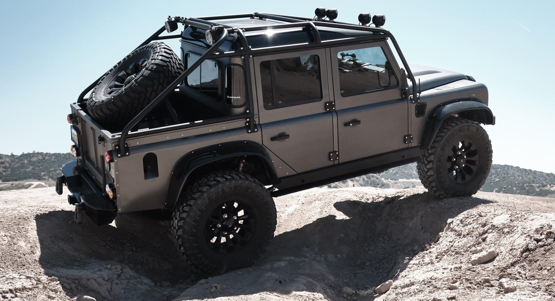 ban do Land Rover Defender an theo James Bond anh 6