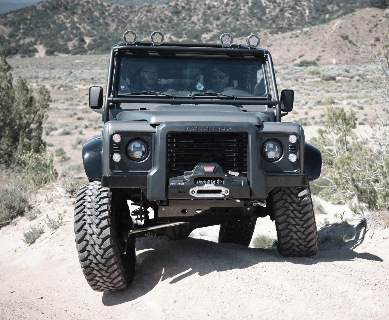 Land Rover Defender ban do Himalaya Spectre an theo James Bond co gi? hinh anh